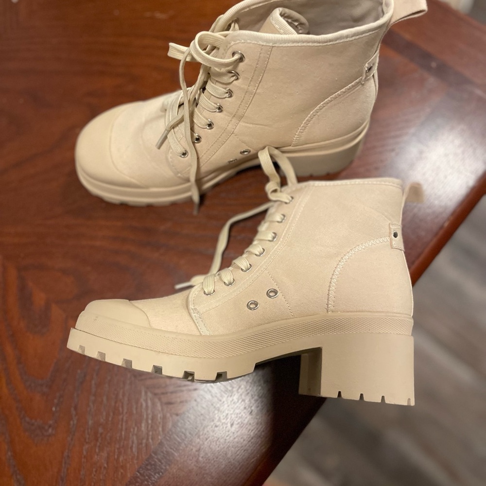 Women's Cream Lace-Up Ankle Boots